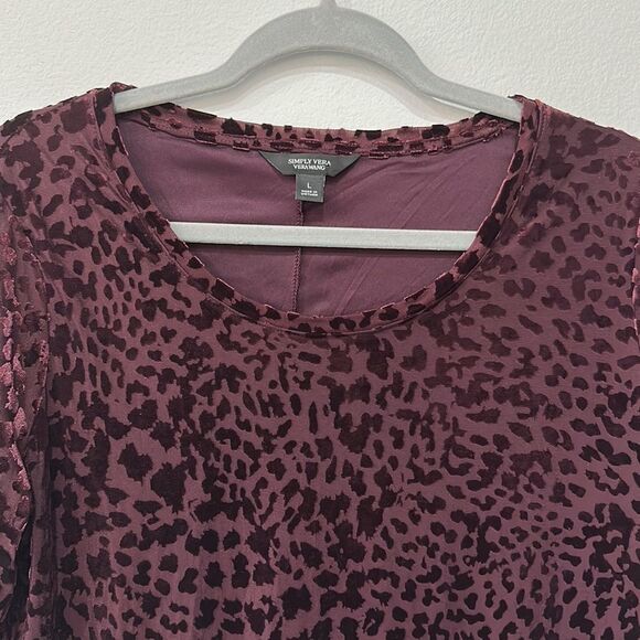 Simply Vera VeraWang Women's Top Burgundy Velvet Leopard Print Long Sleeve Sz L - Picture 2 of 13